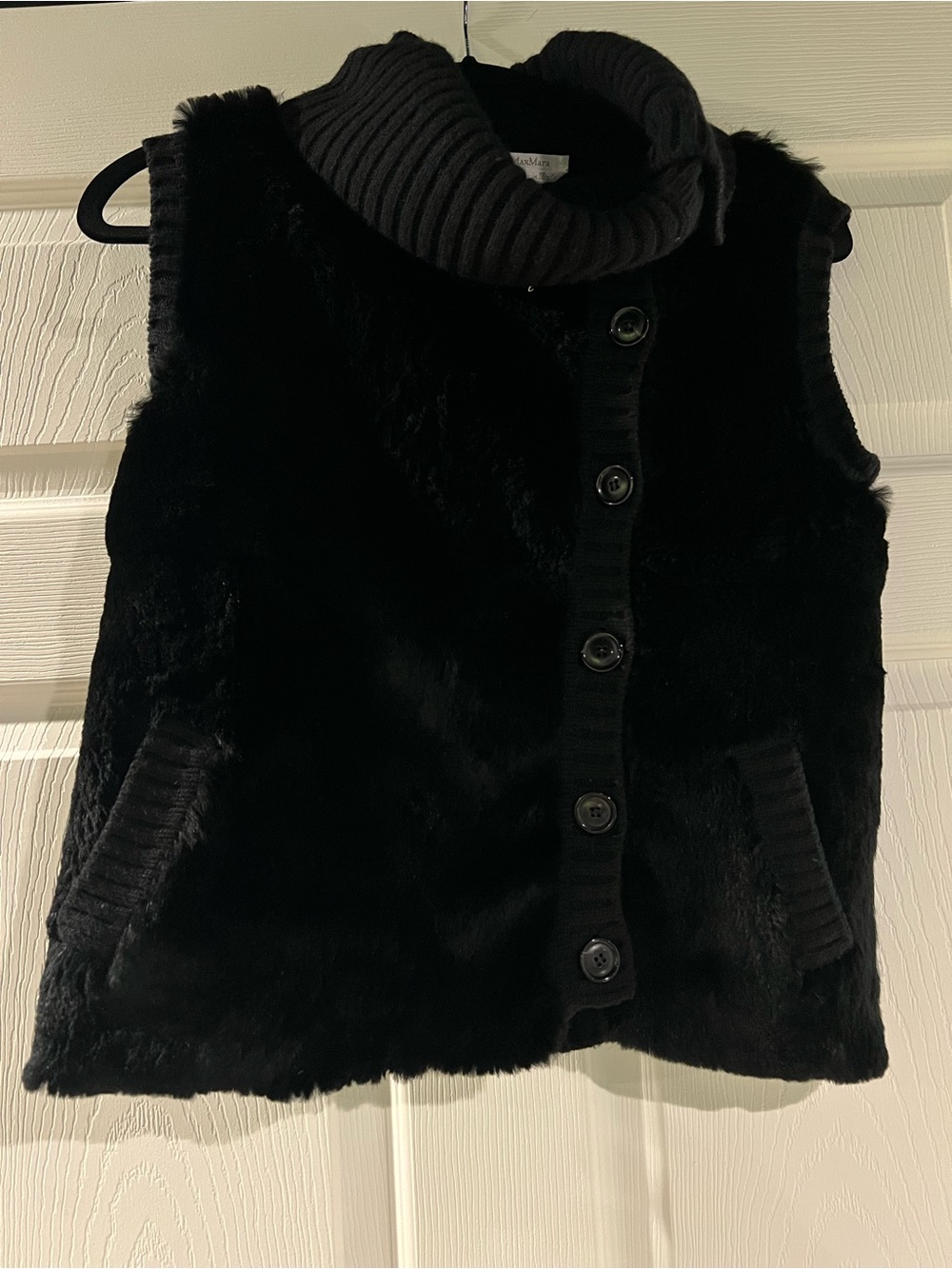 MaxMara black rabbit fur vest - Gillet small